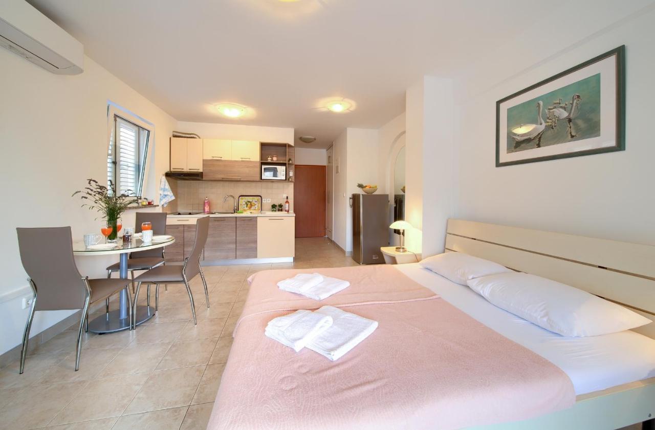 Apartments Ivica Krk Island Šilo Buitenkant foto