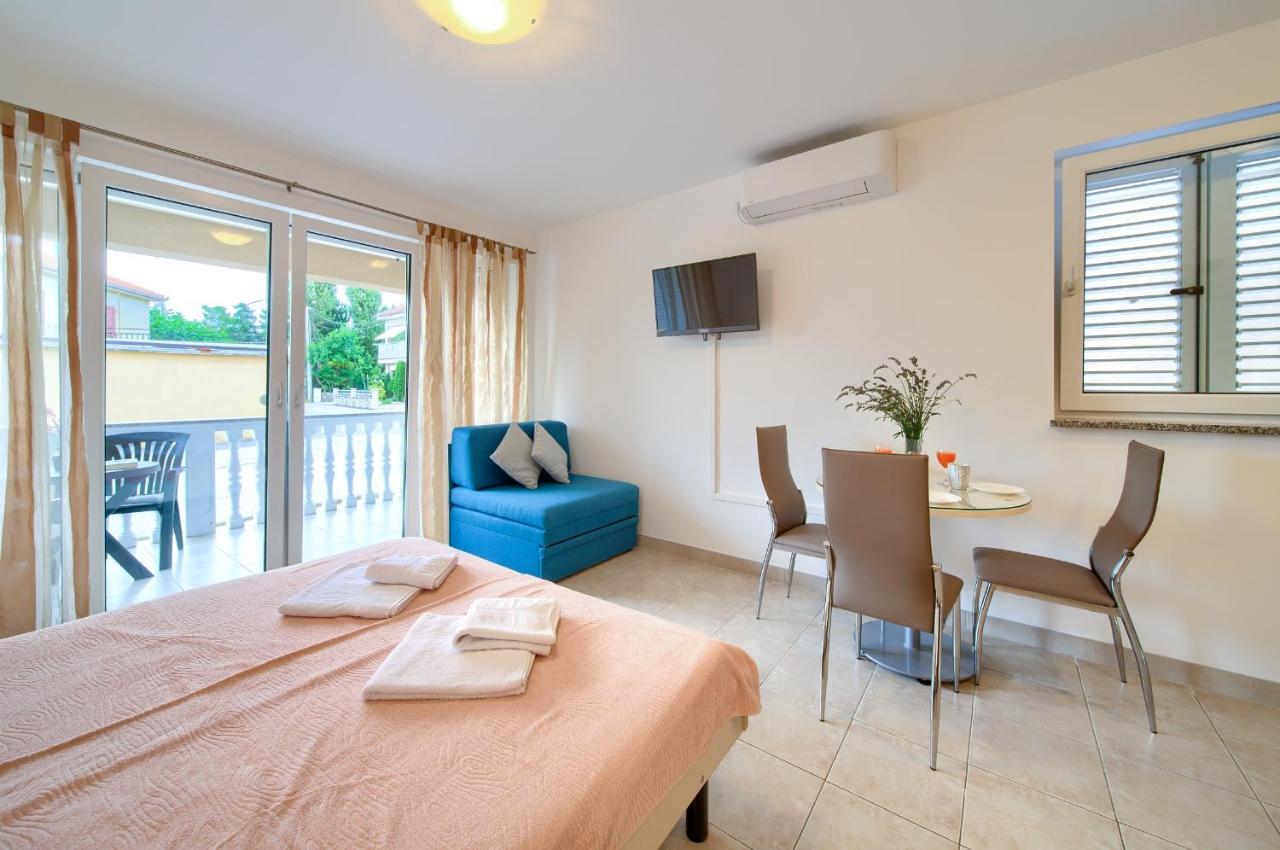Apartments Ivica Krk Island Šilo Buitenkant foto