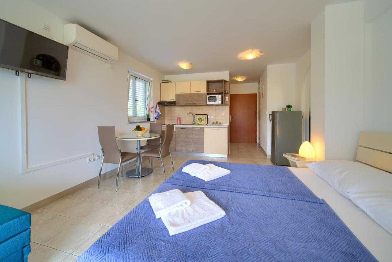 Apartments Ivica Krk Island Šilo Buitenkant foto