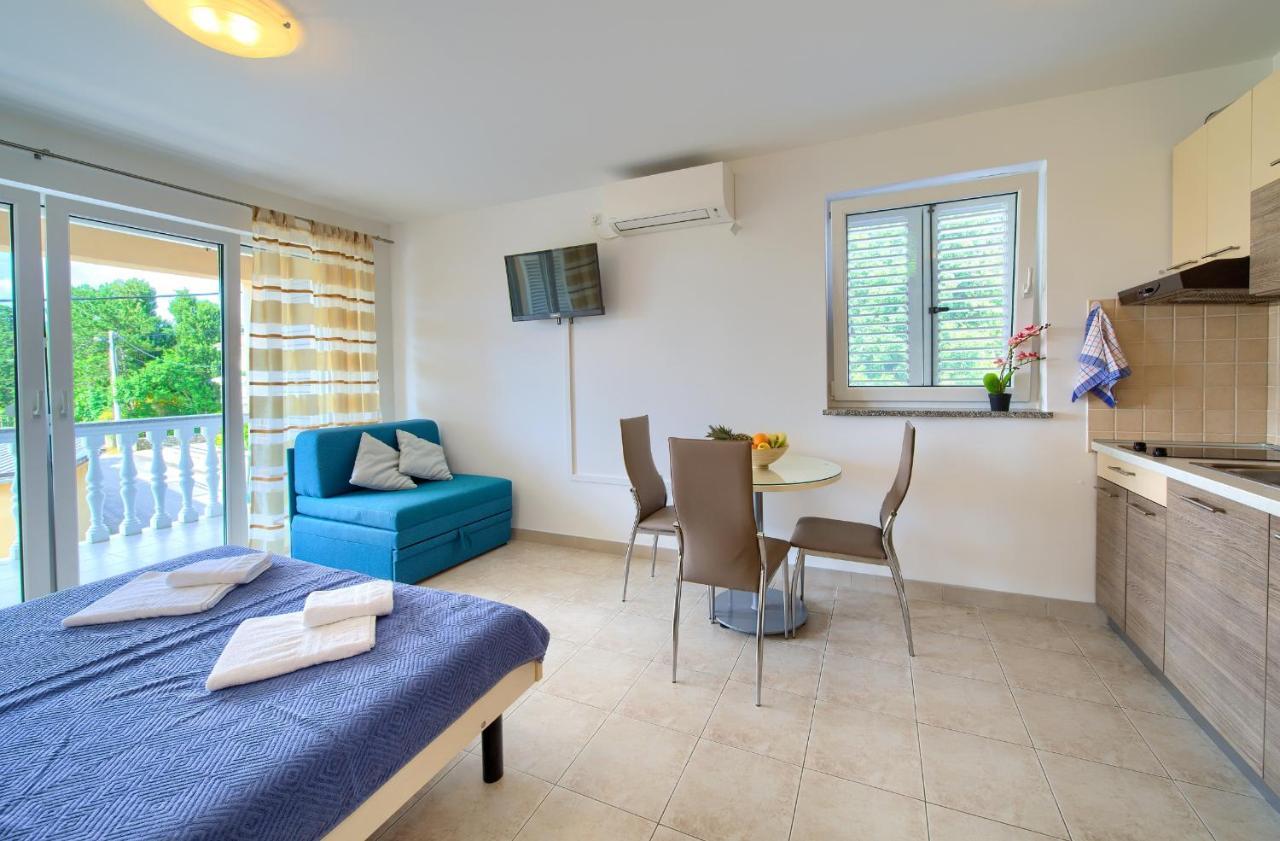 Apartments Ivica Krk Island Šilo Buitenkant foto